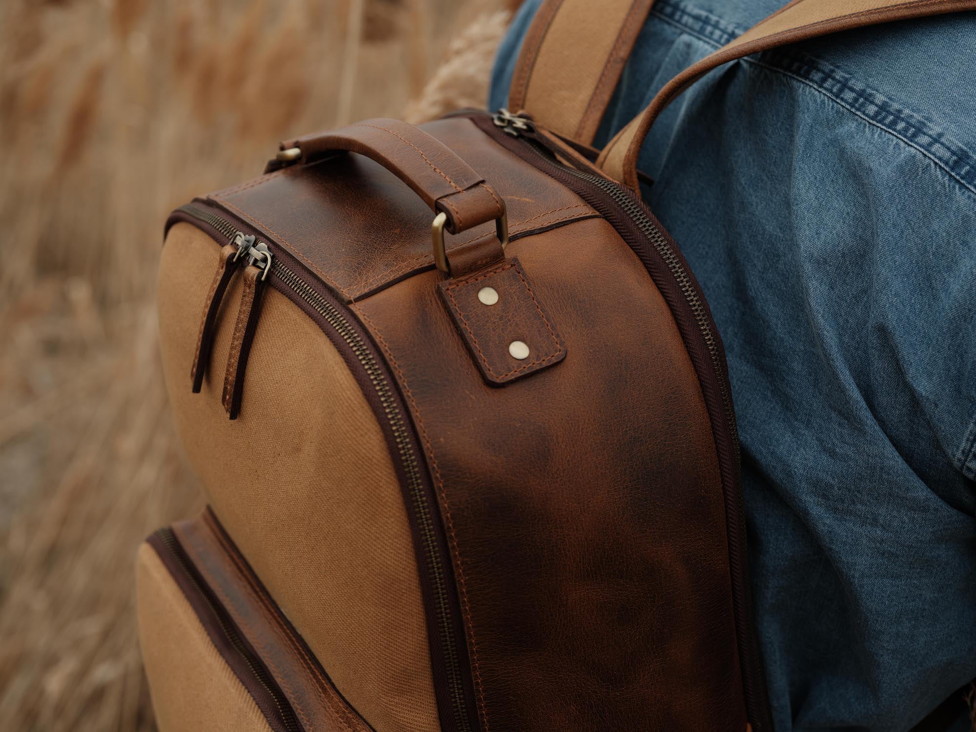 25L Traveler Canvas Backpack - Image 3