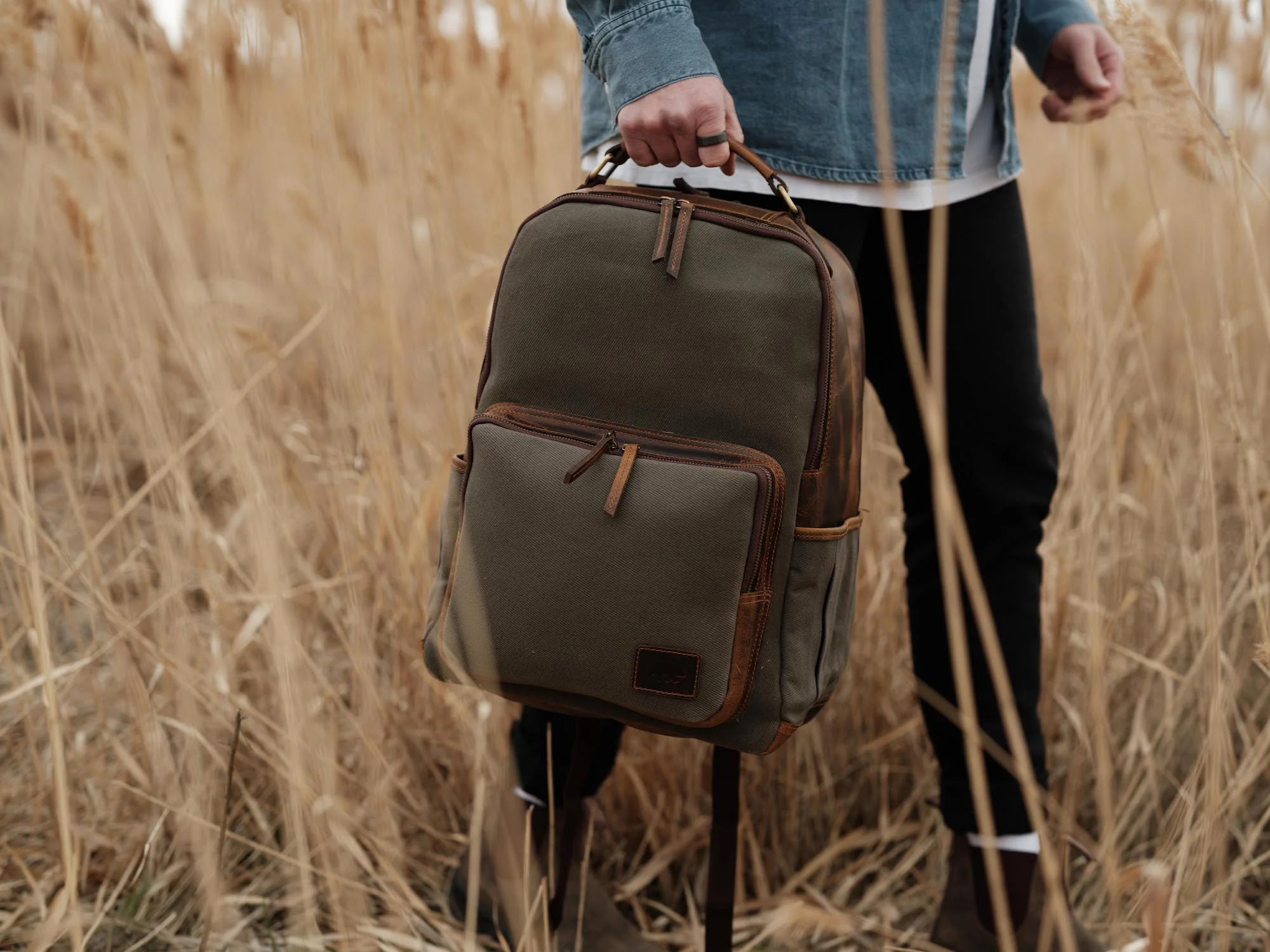 25L Traveler Canvas Backpack - Image 6