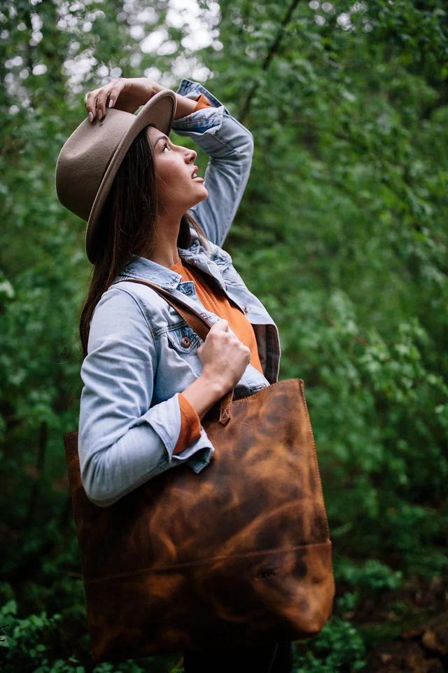 Juneau Leather Tote - Image 9