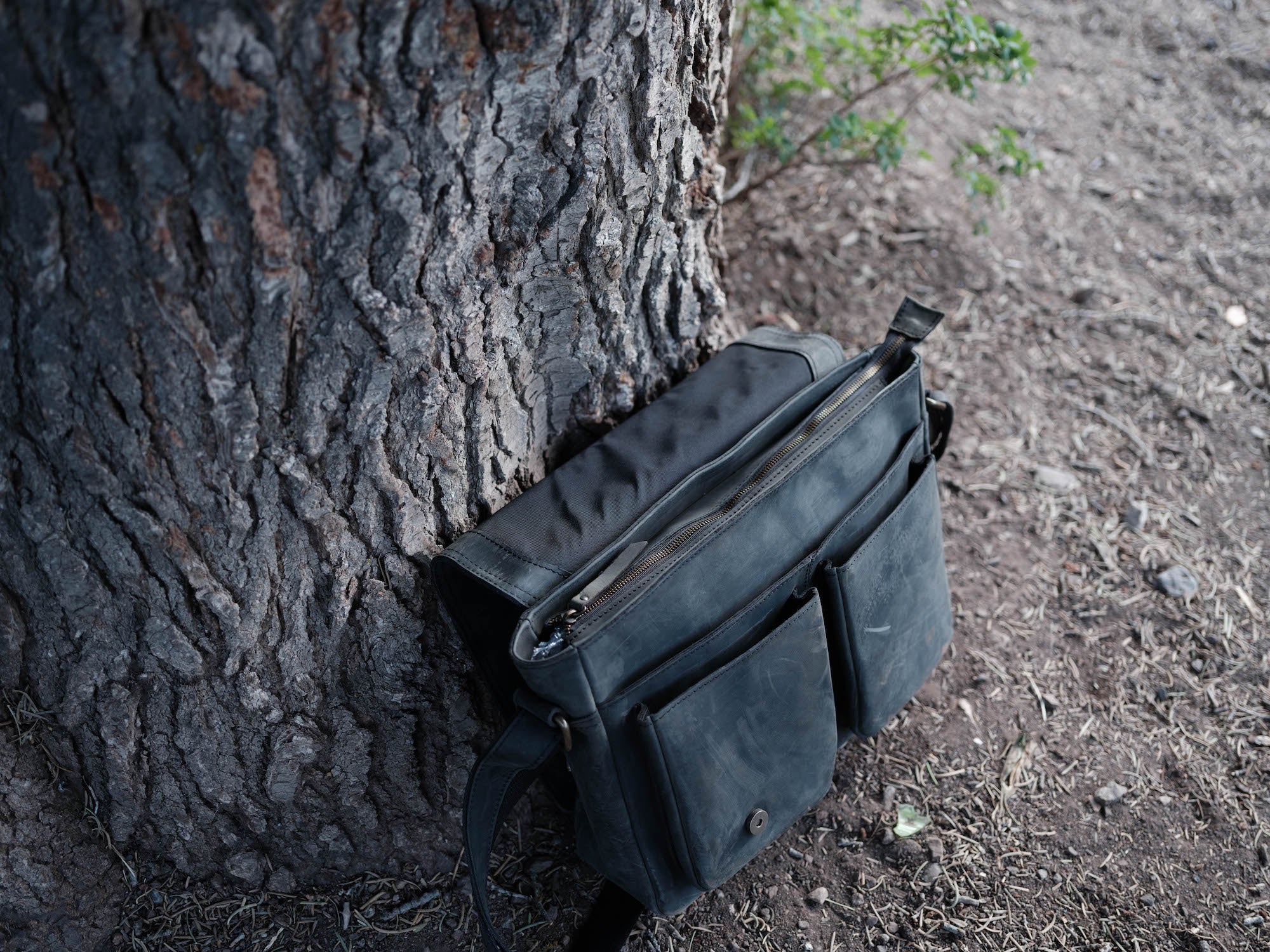 LIMITED EDITION - Yukon Leather Messenger - Image 3