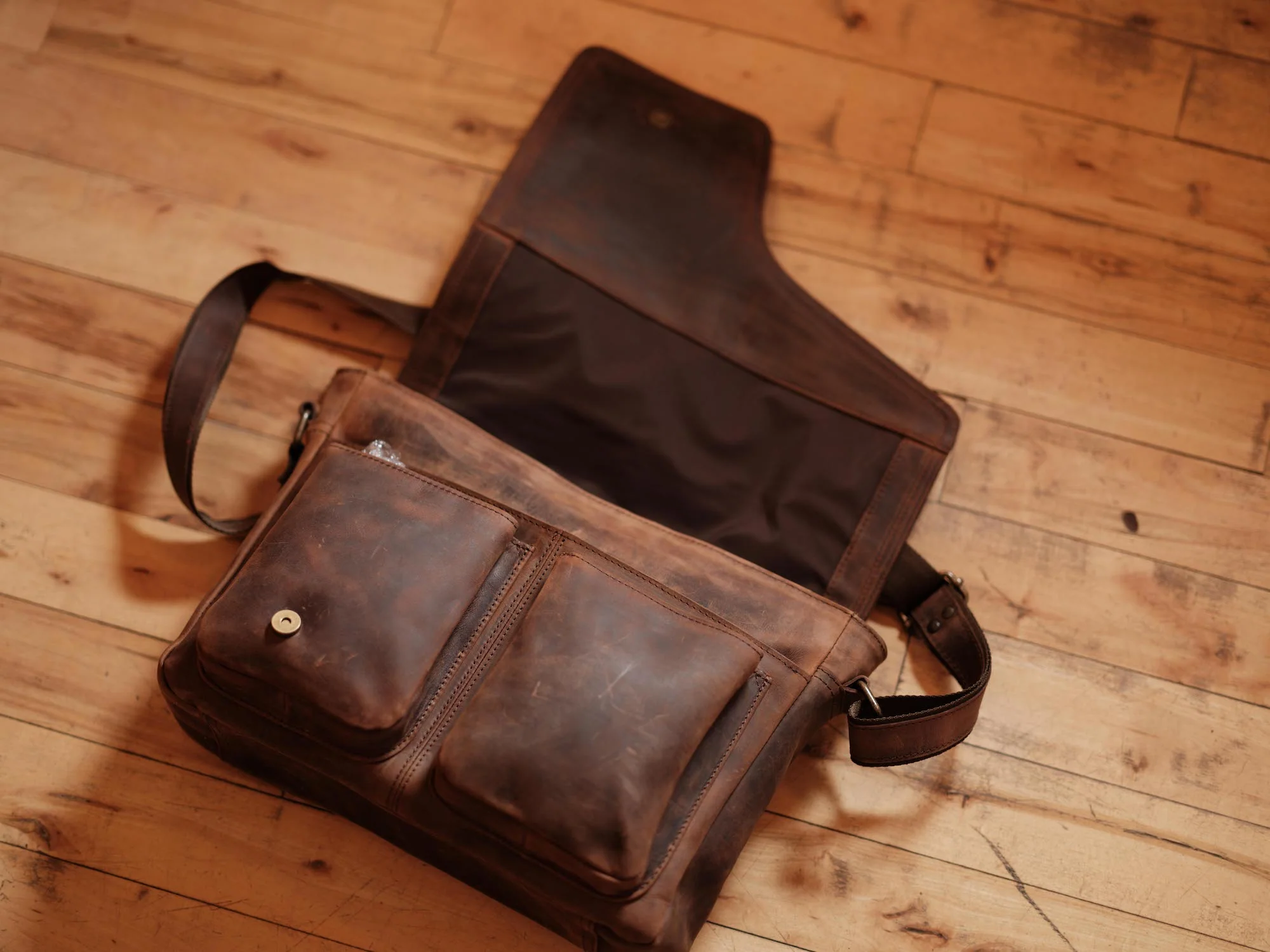 LIMITED EDITION - Yukon Leather Messenger - Image 7